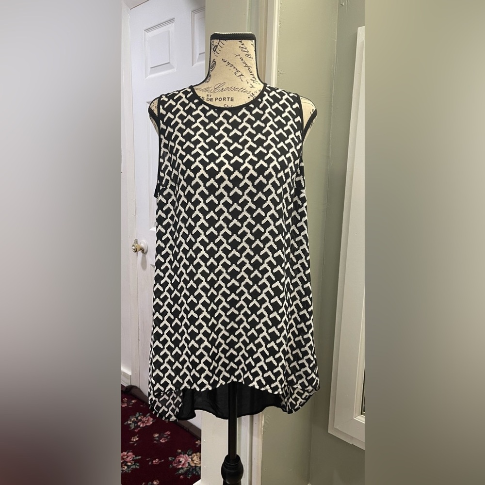 Tunic black and white top size medium